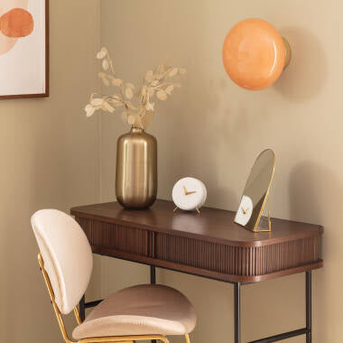 Wandlamp Curvano in een interieur