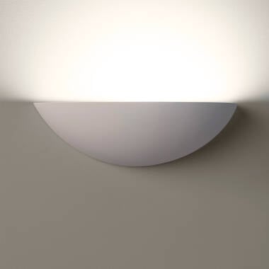 Gipsen oppervlak van wandlamp Quinavo in detail