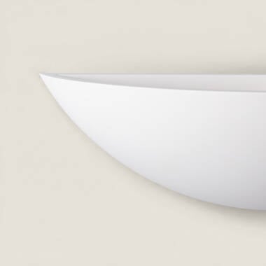 Wandlamp Quinavo brandend aan de wand