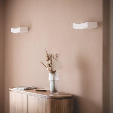 Wandlamp Tundaro brandend aan de wand