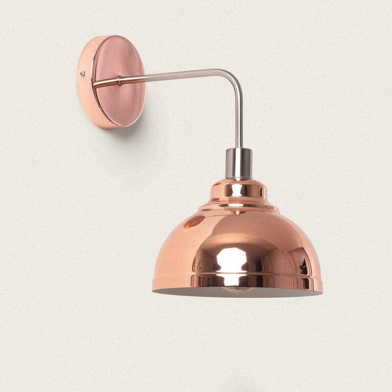 Wandlamp Iskaro van metaal in messingkleur met een spot
