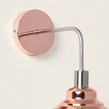 Wandlamp Iskaro detail van de kap en de E14 fitting