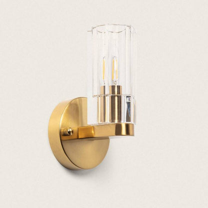 Wandlamp Lutrano met gouden metalen structuur en geslepen glazen cilinder