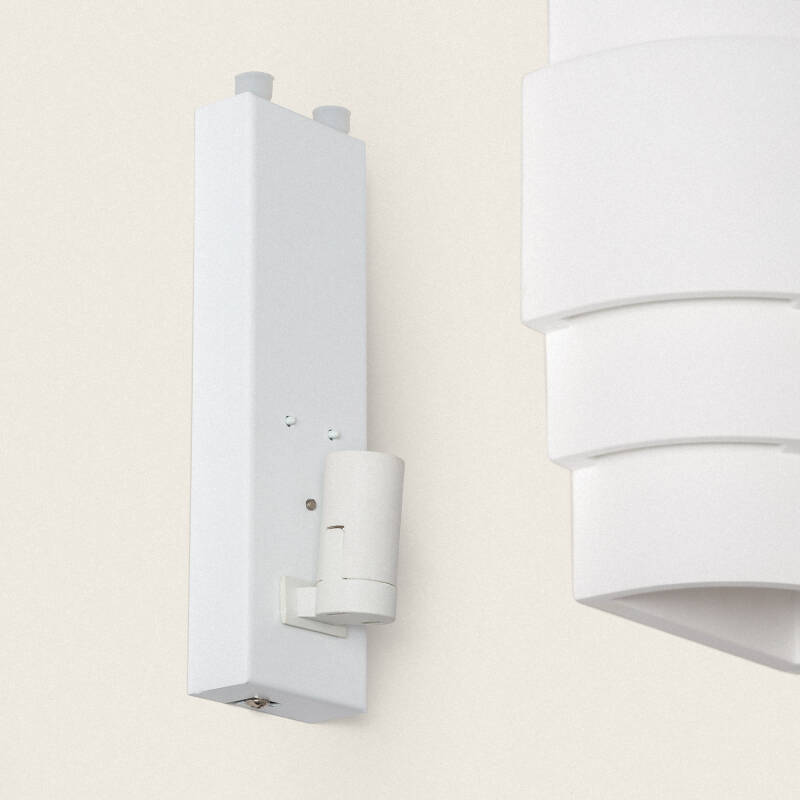 Wandlamp Tambivo brandend aan de wand