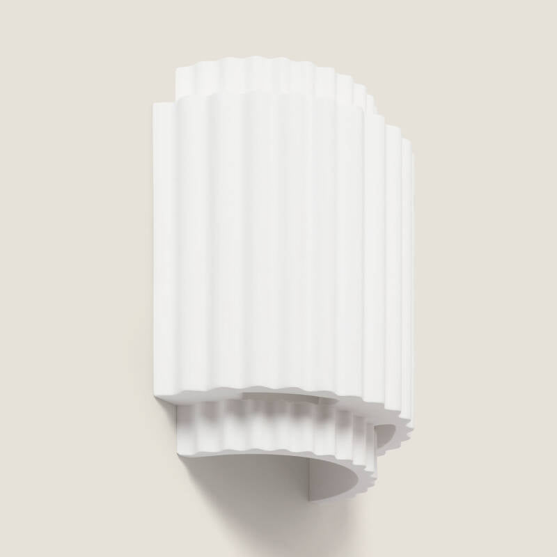 Witte gipsen wandlamp Gustaro met golvend reliëf