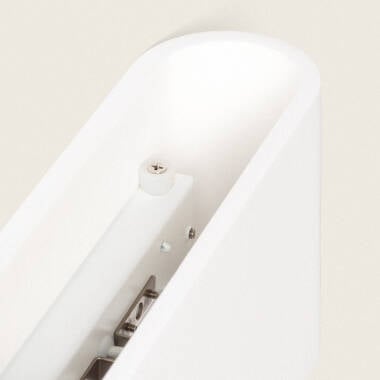 Wandlamp Embrano brandend met licht naar boven en beneden