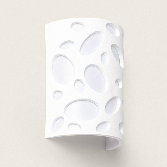 Witte gipsen wandlamp Fildaro met uitgespaarde openingen