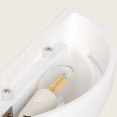 Detail van de gipsen afwerking van wandlamp Hardaro