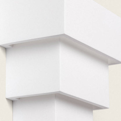 Wandlamp Endaro brandend aan de wand