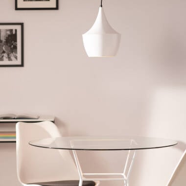 BREGANO hanglamp in wit boven een eettafel