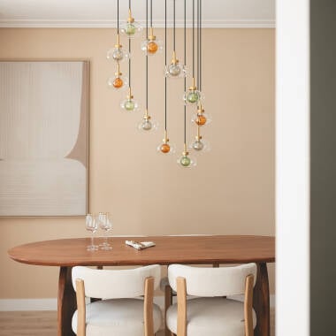Hanglamp Grantavo boven een eettafel