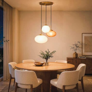 Hanglamp Ludrano in beige detail van een glazen kap