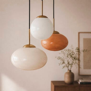 Hanglamp Ludrano in beige gezien vanaf de zijkant