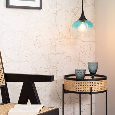 Hanglamp Plendivo boven een aanrechtblad