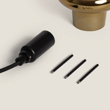 Hanglamp Novrano in goud in een interieur