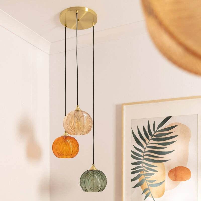 Hanglamp Sildavo met drie glazen kappen aan een ronde rozet