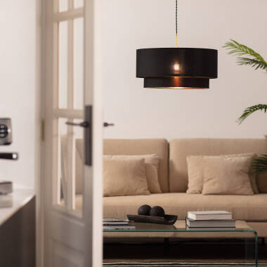 AMRIVANO hanglamp in zwart boven een eettafel