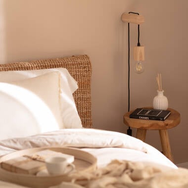 Houten basis van wandlamp Quirivo in detail