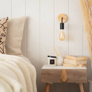 Houten deel van wandlamp Sintaro in detail