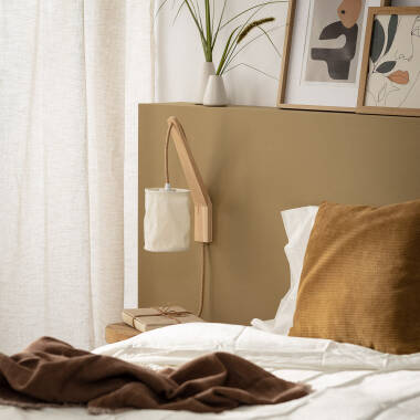 Houten basis van wandlamp Trevano van dichtbij