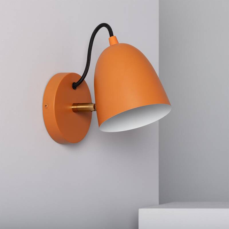 Wandlamp Quildavo van metaal in saffraanoranje