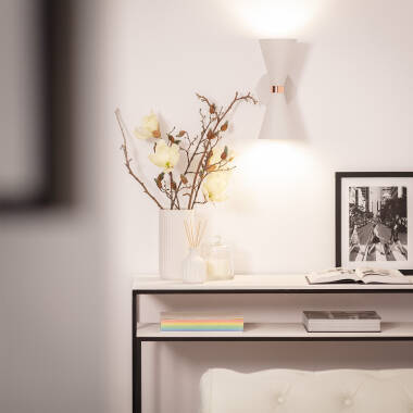 Wandlamp Ervano van metaal, zijaanzicht