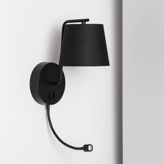 Wandlamp Wildaro met stoffen kap en flexibele leeslamp