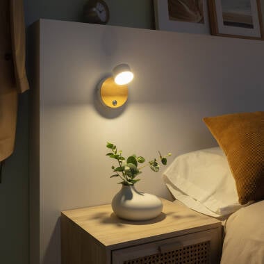 Detail van de schakelaar aan de voet van wandlamp Hilvano