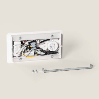 Wandlamp Saldano naast een bed gemonteerd