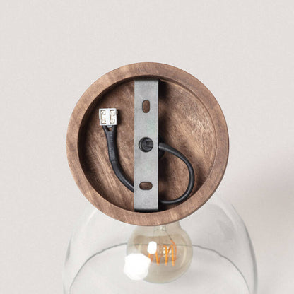 Detail van de houten drager van wandlamp Gendavo