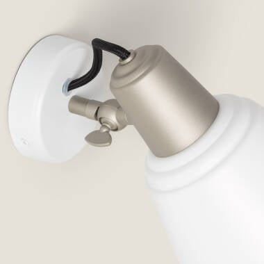 Wandlamp Domavo detail van de ronde kap