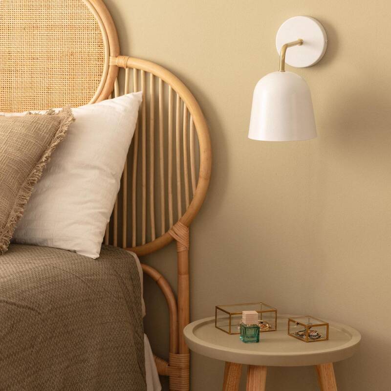 Wandlamp Jorbaro detail van de witte kap