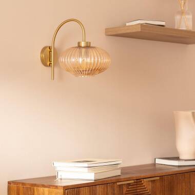 Wandlamp Xeravo gemonteerd op de wand