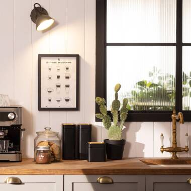 Ronde voetplaat van wandlamp Selvano in detail