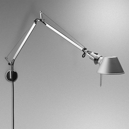Wandlamp Sundaro in zilver aluminium met gelede verstelbare arm