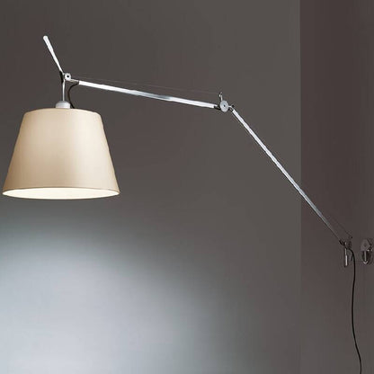 Wandlamp Pluvano van aluminium met verstelbare arm en grote diffuser