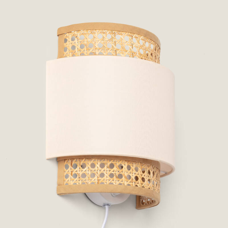 Wandlamp Pentivo van rotan met stoffen kap in gebroken wit