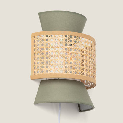 Wandlamp Mirvano van rotan met stoffen kap in khakigroen