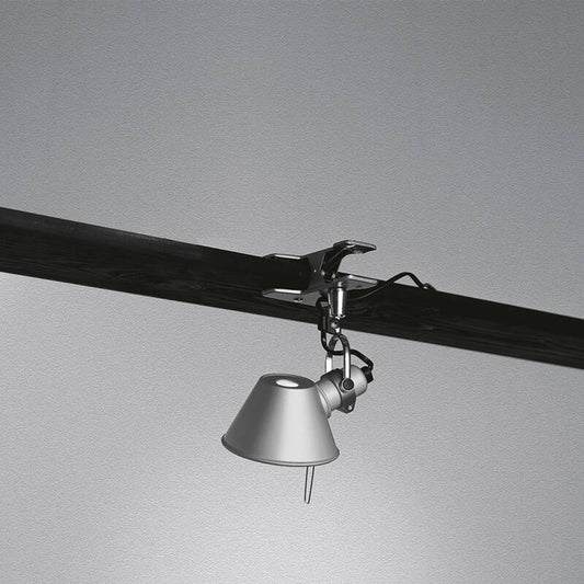Wandlamp Ravano in zilver met klembevestiging en verstelbare arm