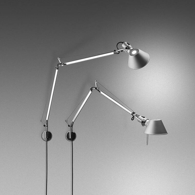 Wandlamp Talmano in zilver aluminium met lange gelede arm